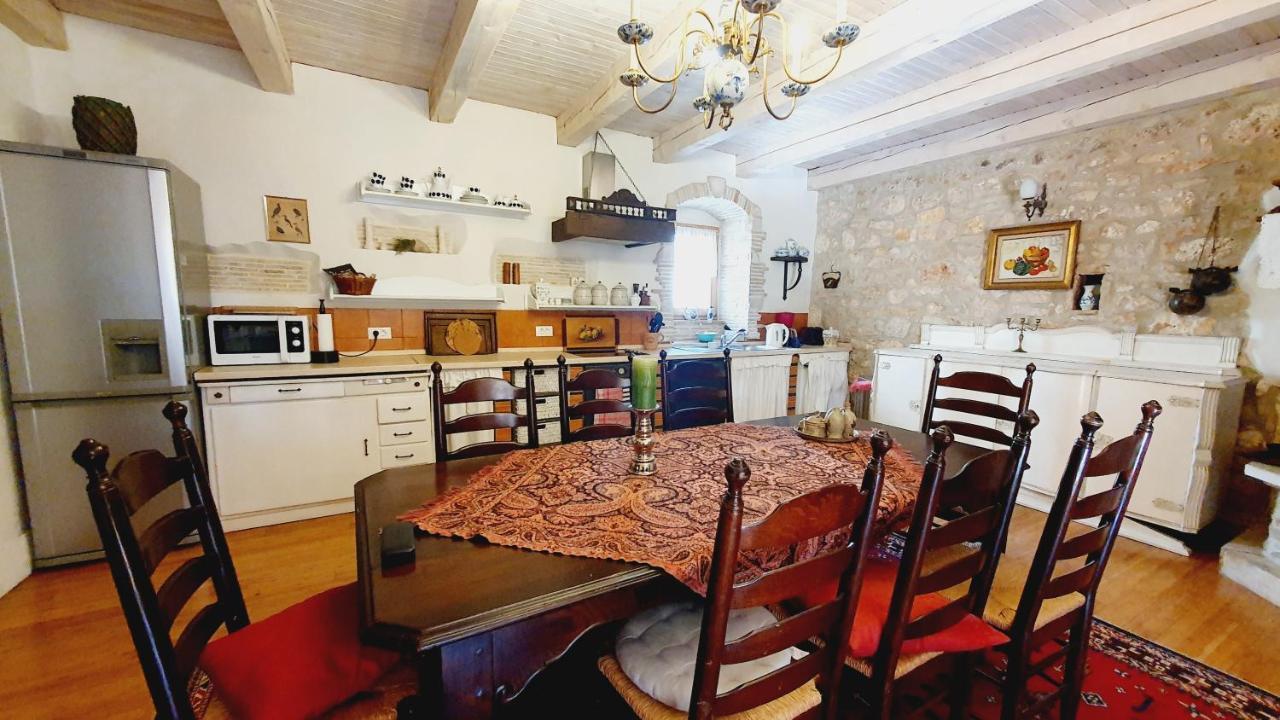 Villa Kazun With Private Pool And Two Gardens Marčana Exterior foto
